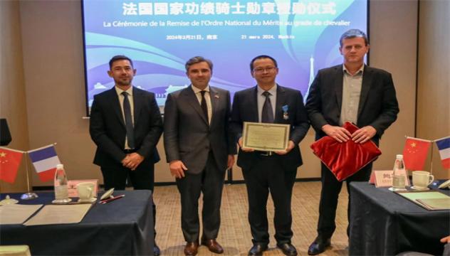 中心梁文飚研究员荣获法国国家功绩骑士勋章